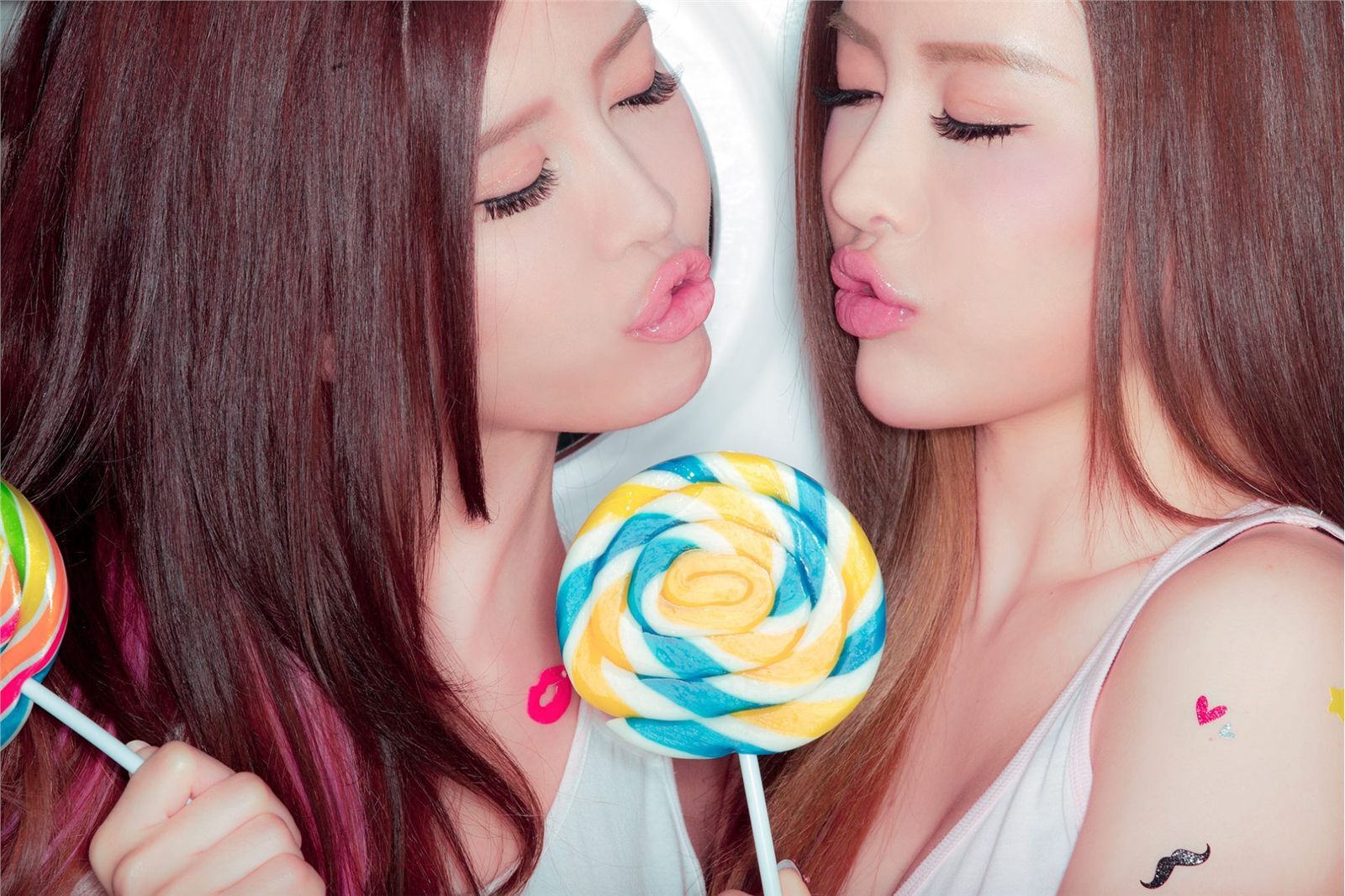 “白”氏雙胞胎女子BY2性感寫真 Miko、Yumi